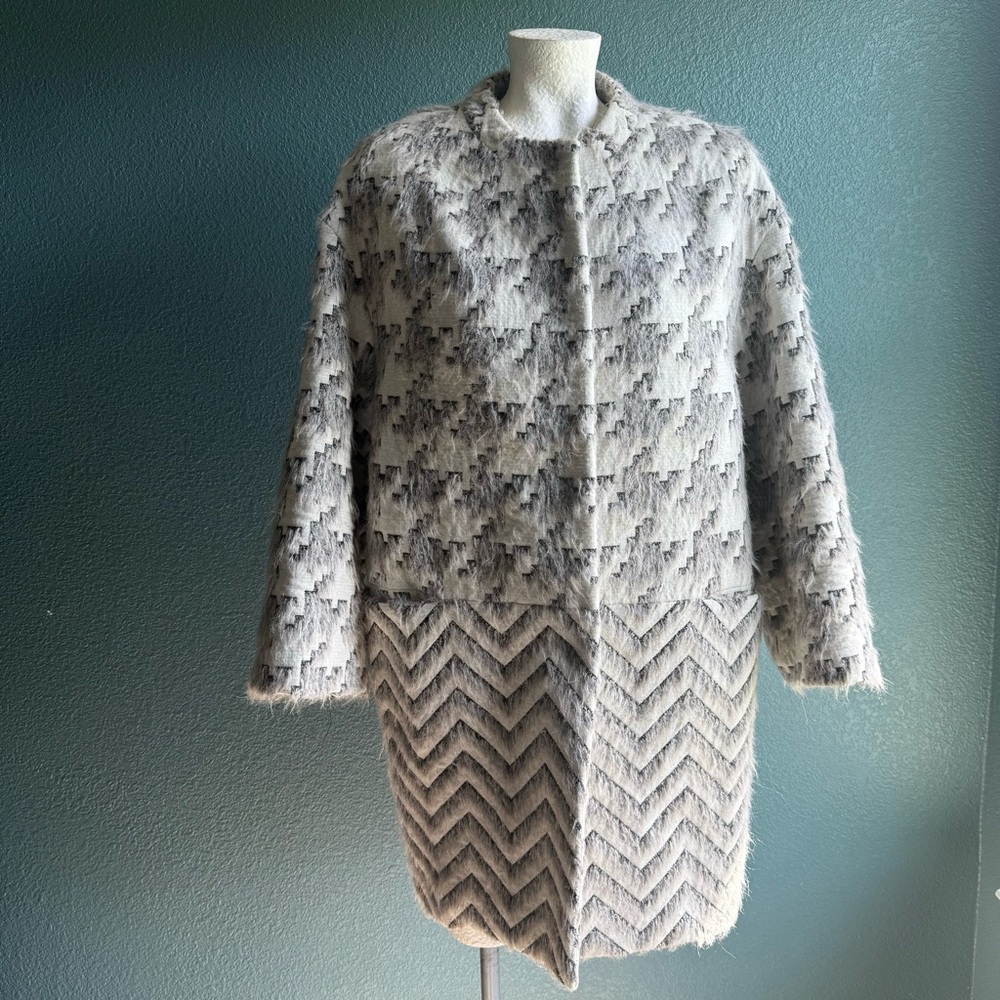 Carolina Herrera Elegant Cream and Gray Coat wool